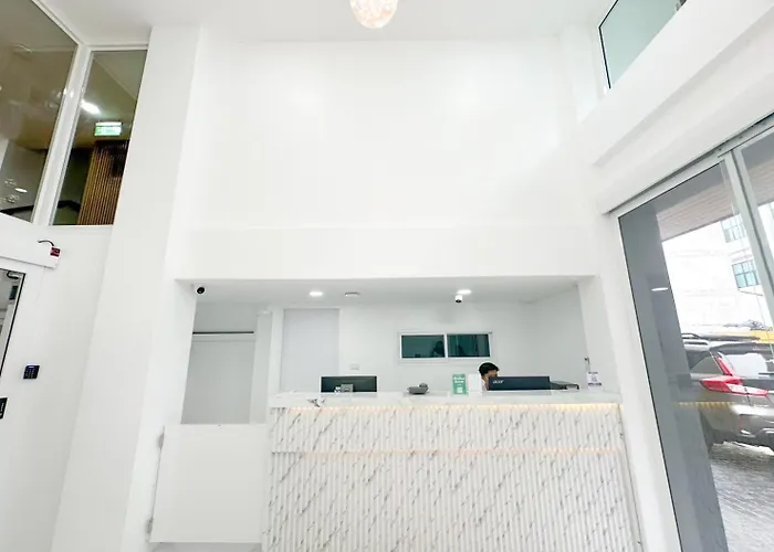 Hotel H-banaat Near Yanhee Hospital 3*