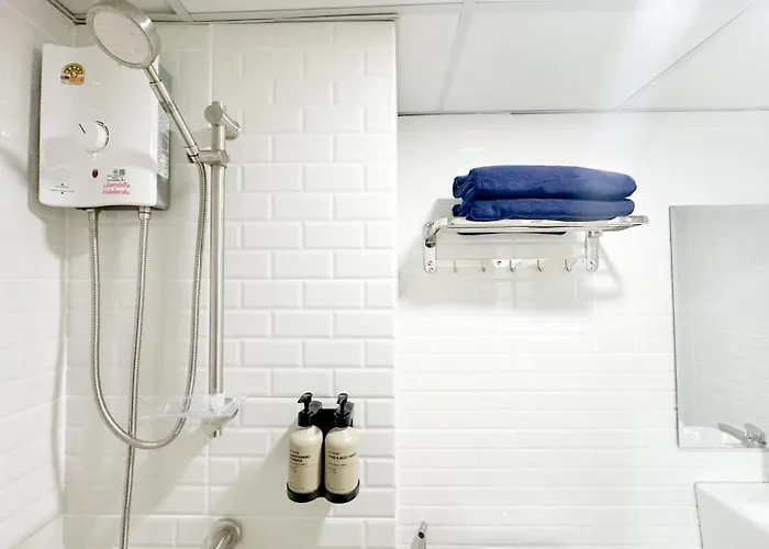 Hotel H-banaat Near Yanhee Hospital 3*