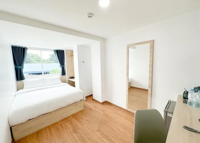 Hotel H-banaat Near Yanhee Hospital 3*
