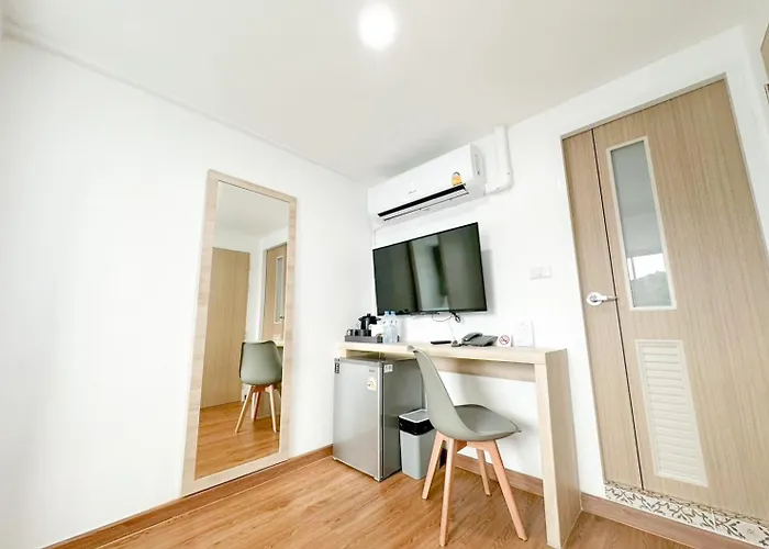 Hotel H-banaat Near Yanhee Hospital Bangkok