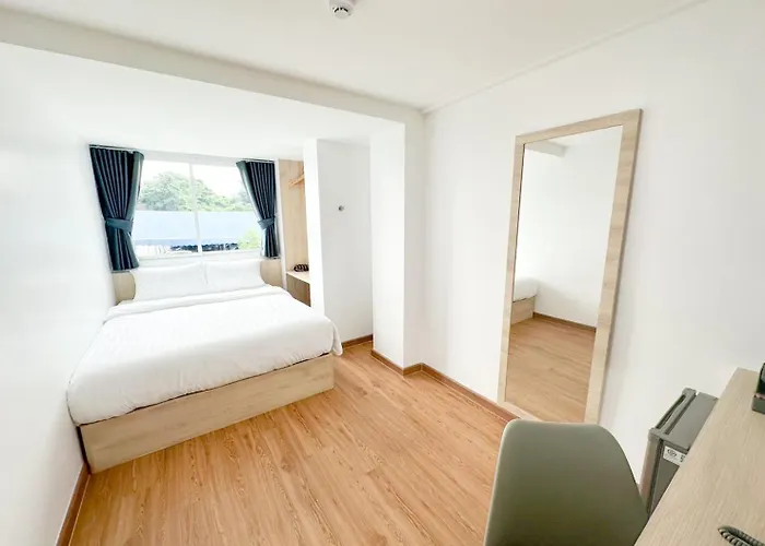 H-banaat Near Yanhee Hospital 3* Bangkok