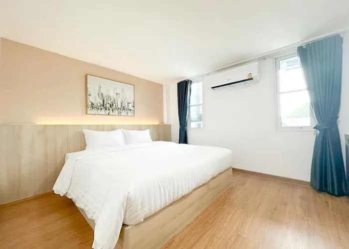 Hotel H-banaat Near Yanhee Hospital
