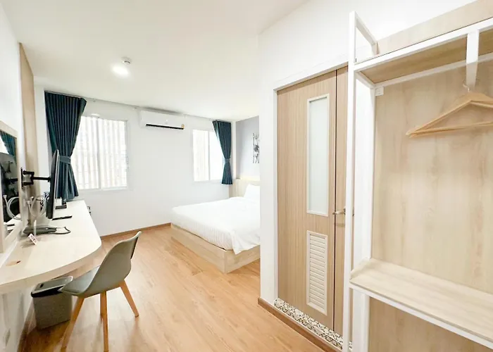 Hotel H-banaat Near Yanhee Hospital