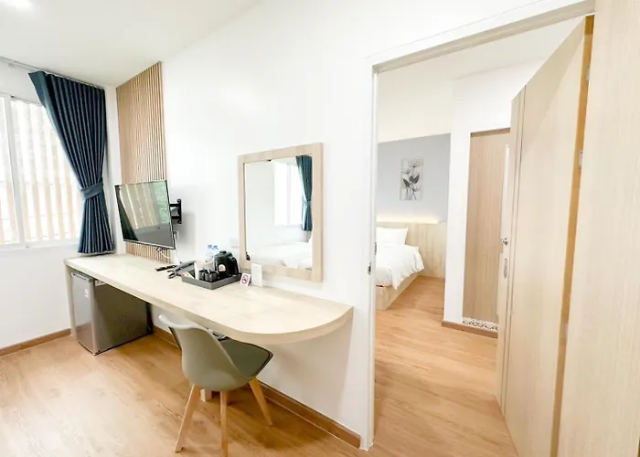 Hotel H-banaat Near Yanhee Hospital